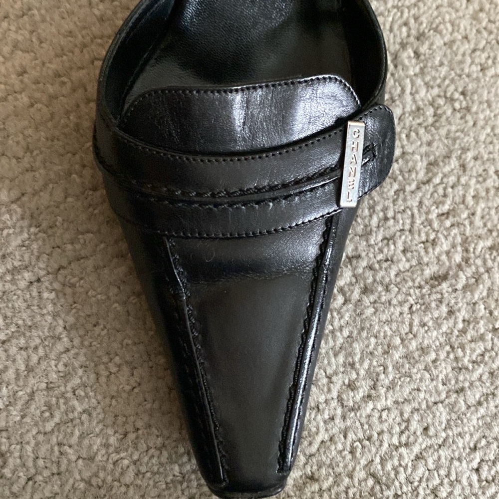 Chanel black leather mules. Size 9. Euro size 39. In excellent condition. - Picture 4 of 11